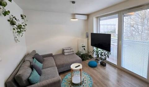 Krátkodobý nájom - 2i byt, novostavba, loggia, Muchovo nám., Petržalka