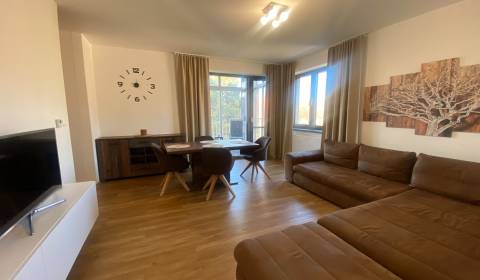 PRENÁJOM 2 izbový moderný byt s terasou, NOVOSTAVBA,  garáž