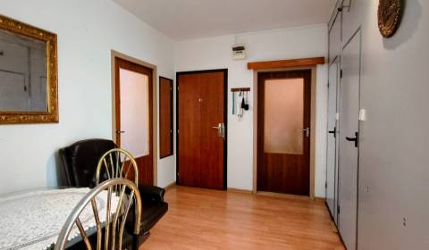 Priestranný 2,5 izbový byt •(66m) • Pod Hájkom, Skalica