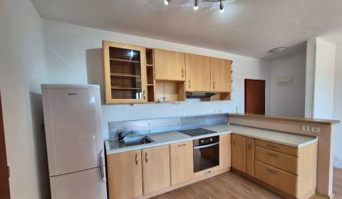 Slnečný 2-izbový byt s loggiou a parkovacím miestom v Senci