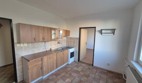 Na predaj 1.izbový byt Komárno !