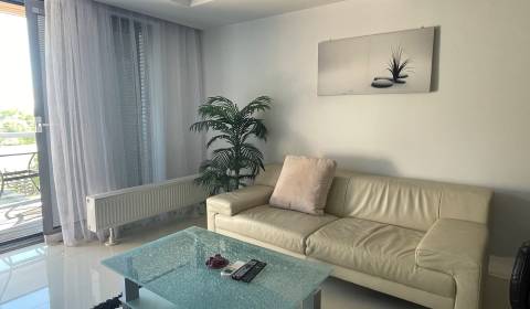 Prenájom- Apartmán 120m2, s terasou- vo vyššom štandarde