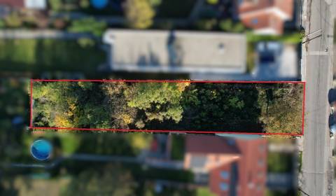 STAVEBNÝ POZEMOK 733 m² URČENÝ NA VÝSTAVBU RD / RD S 2 BJ., VINIČNÉ