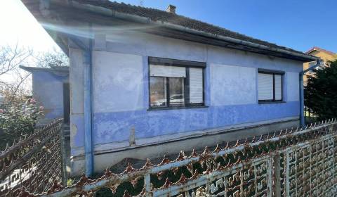 Rodinný dom na polosamote v obci Rastislavice– pokoj, ticho a súkromie