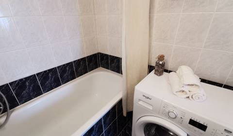 Dlhodobý prenájom, svetlý 2-izbový byt  Staré Mesto