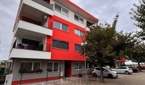 SENEC - EXKLUZÍVNE NA PREDAJ 3 izbový byt s vlastným kúrením, vo vyhľa