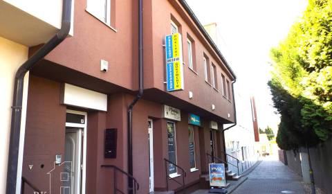 NA PREDAJ – polyfunkčný objekt v úplnom centre mesta Senec - obchodný 