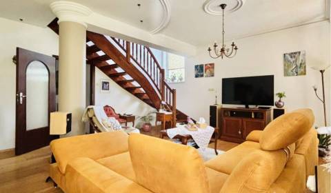 Exkluzívne IBA U NÁS Vám ponúka elagantný, úpl