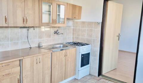 Vám ponúka na PREDAJ 1 izbový byt na Eotvosove