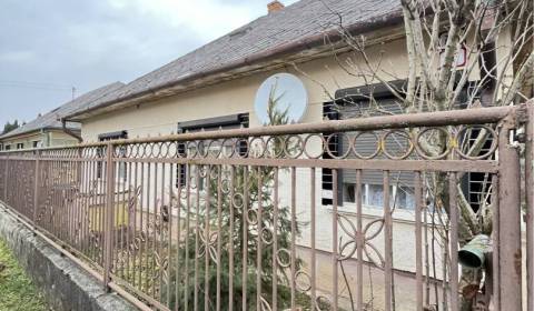 Vám ponúka na predaj  rodinný dom v obci Strek