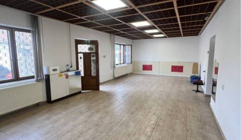 Do NÁJMU ponúkame dom s veľkým skladom na podnikateľské účely v Komárn