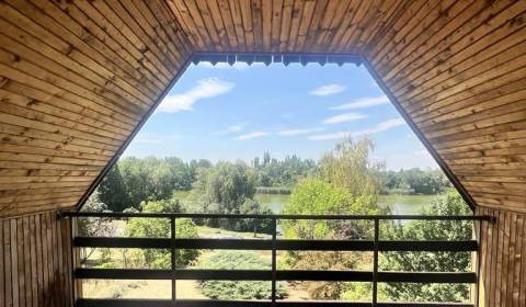 Pri brehu Virtského jazera na PREDAJ rodinný dom s veľkým pozemkom