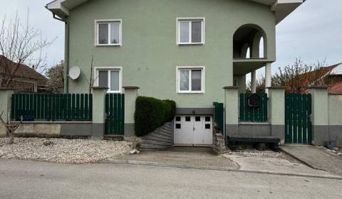 Vám ponúka na predaj veľmi pekný, 6-izbový posc