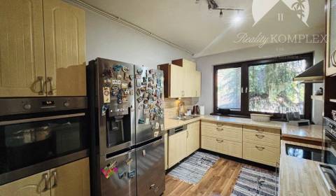 Ponúka na predaj priestranný rodinný dom v mest