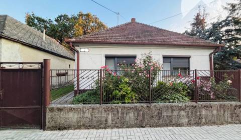 Vám ponúka EXKLUZÍVNE na predaj rodinný dom v o