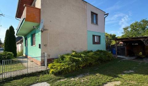 Vám EXKLUZÍVNE ponúka na predaj priestranný, po