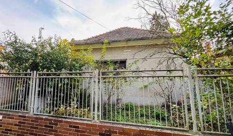 Vám EXKLUZÍVNE ponúka na predaj 4-izbový rodinn