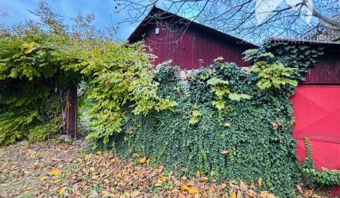 Vám  EXKLUZÍVNE ponúka na predaj malý domček s p