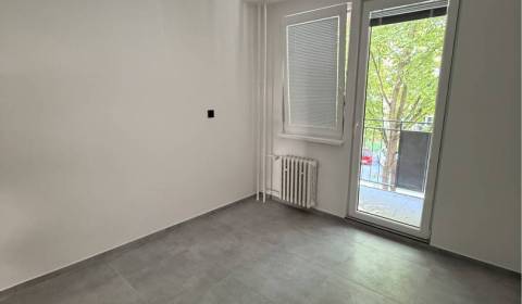 Vám ponúka kompletne zrekonštruovaný 3-izbový b