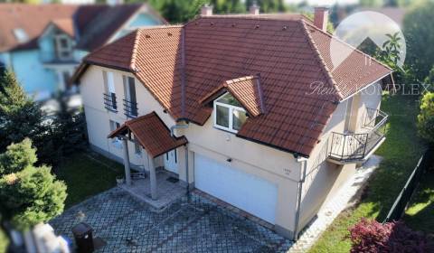 !!!LEN U NÁS!!! Vám ponúka 6-izbový rodinný dom