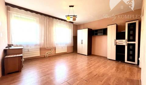 Ponúka na PREDAJ 1 izbový byt v Komárne