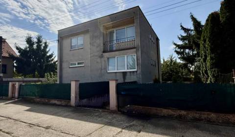 Vám EXKLUZÍVNE ponúka na predaj poschodový rodi