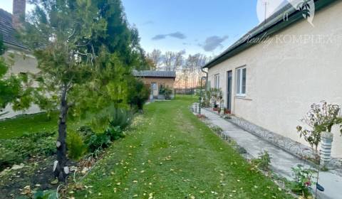 Investičný pozemok s obývateľným domom vo Vrakúni