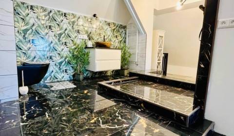 Vám ponúka nadštandarný rodinný dom v meste Veľ