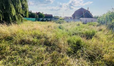 Vám EXKLUZÍVNE ponúka na predaj pozemok v obci