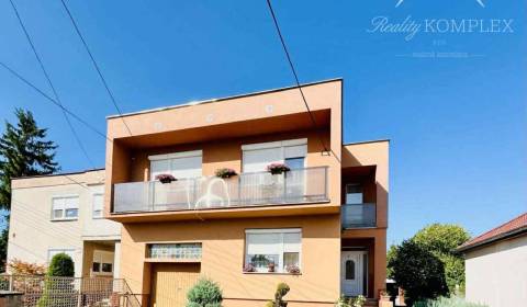 Vám ponúka na predaj priestranný 4-izbový rodin