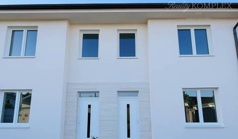 Vám ponúka na predaj moderný 3-izbový byt s ba