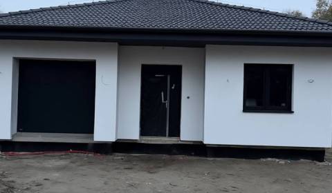 Vám ponúka na predaj moderný 4-izbový dom v ob