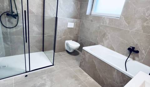 Vám ponúka na predaj moderný 4-izbový bungalov