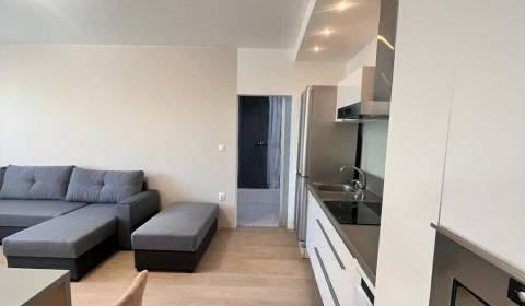 PREDAJ : 3 IZBOVÝ BYT, GEN.KLAPKU, KOMÁRNO