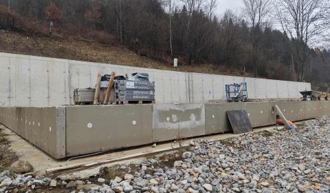 Stavebný pozemok so základovou doskou – Oščadnica, všetko vybavené!