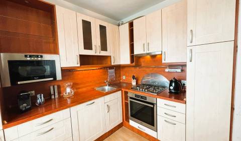 3-izbový čiastočne zrekonštruovaný byt v lukratívnej časti Petržalky