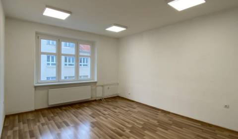 Ponúkame Vám kanceláriu v centre Martina