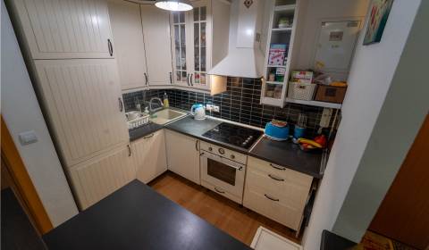 Na predaj útulný 2 izbový byt so zahradkou Svätý Jur 165.000,- Eur