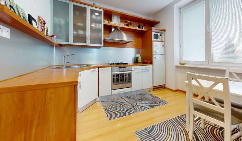 Predaj 2-izbový byt s balkónom  Žiar nad Hronom Holého