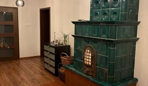 Veľký luxusný rodinný dom s veľkým pozemkom v Preseľanoch