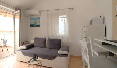Vodice, Srima – zariadený apartmán, 350m od mora
