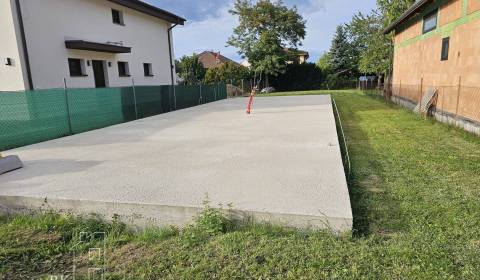 Okres Senec - BERNOLÁKOVO - NA PREDAJ stavebný pozemok so základovou d