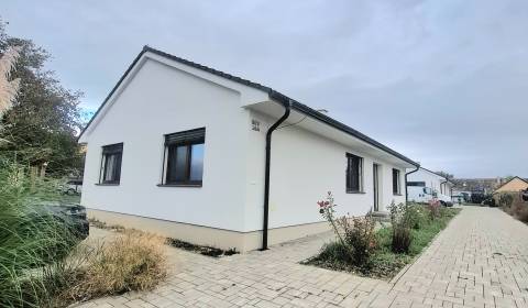 Prenájom 4 - izbový rodinný dom I Slnečná 16/A I Ružindol 