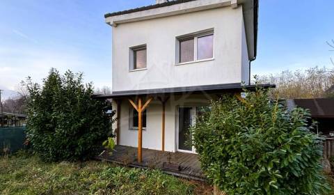 Moderná, celoročne obývateľná chata pri lese, Stupava