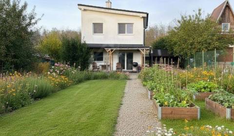 Moderná, celoročne obývateľná chata pri lese, Stupava