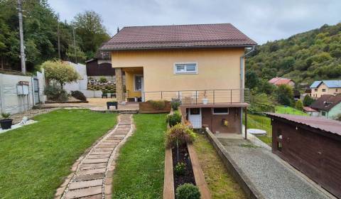 Predaj: Pekný rodinný dom s veľkým pozemkom Hlboké nad Váhom (MO)