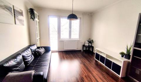 Prenájom moderný 2 izbový byt Martinčekova ul., Bratislava II. Ružinov