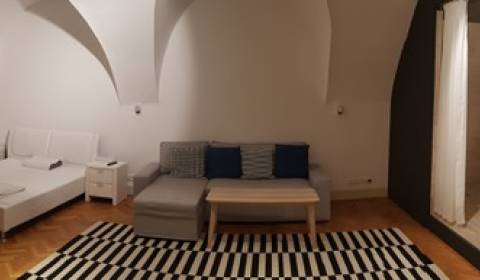 1 Izbový byt na Ventúrskej ulici na prenájom