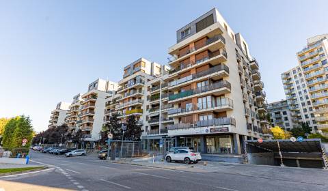 Slnečný, priestranný 3izb. byt, 81 m2, loggia 8,5m2, 3 x balkón, BORIA