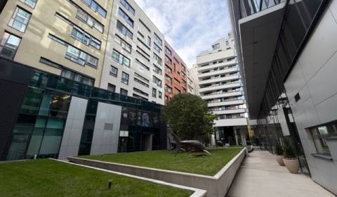 Prenájom 2 izbový byt, 58 m2,River park,Dvořákovo nábrežie,Staré mesto